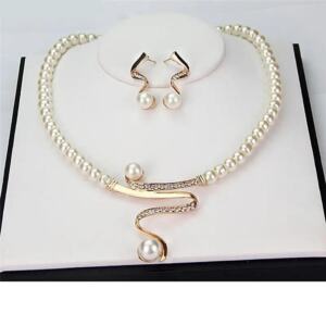 Women's Pearl Necklace and Earrings Wedding Set